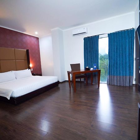 Noola Hotel Cilacap Exterior foto